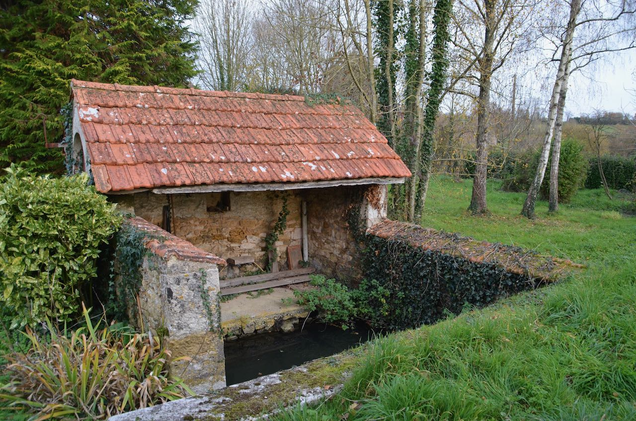 vente Maison en pierres habitables de suite.