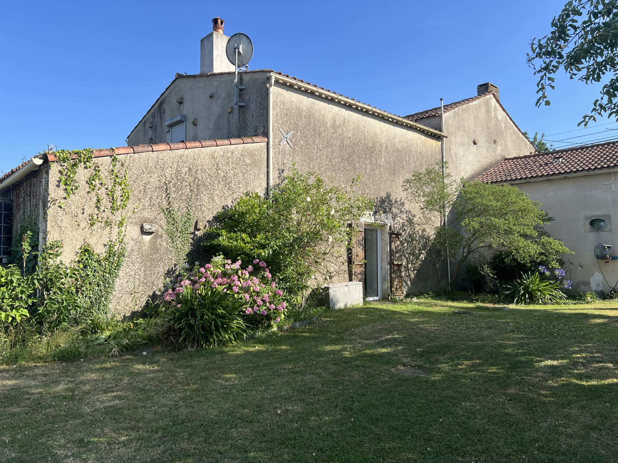Maison en pierre proche du centre de Sainte-Hermine -  THIRE 85210