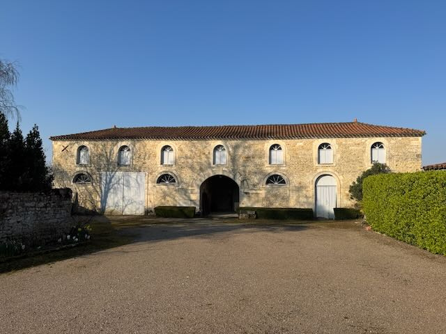 Magnifique maison bourgeoise en plein centre ville - ST JEAN D'HERMINE 85210