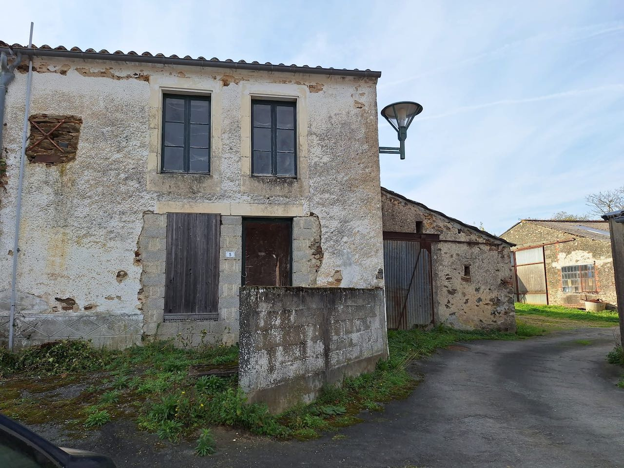Jolie maison en pierre à rénover