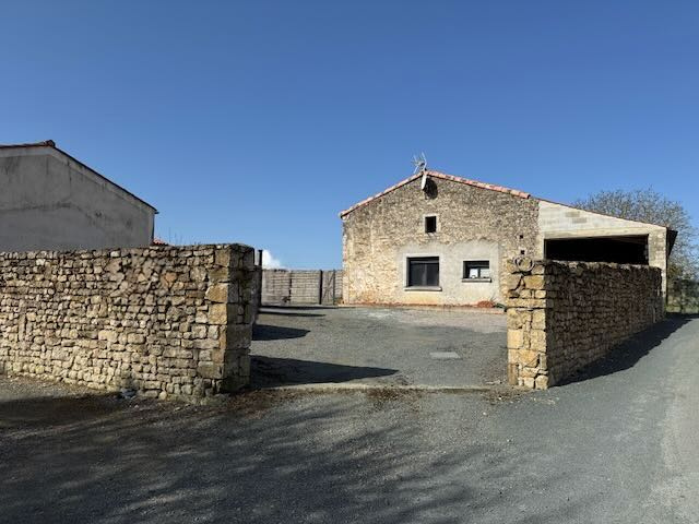 Belle maison en pierres rénovée, au calme à 2 pas du centre de la ville - ST JEAN D'HERMINE 85210