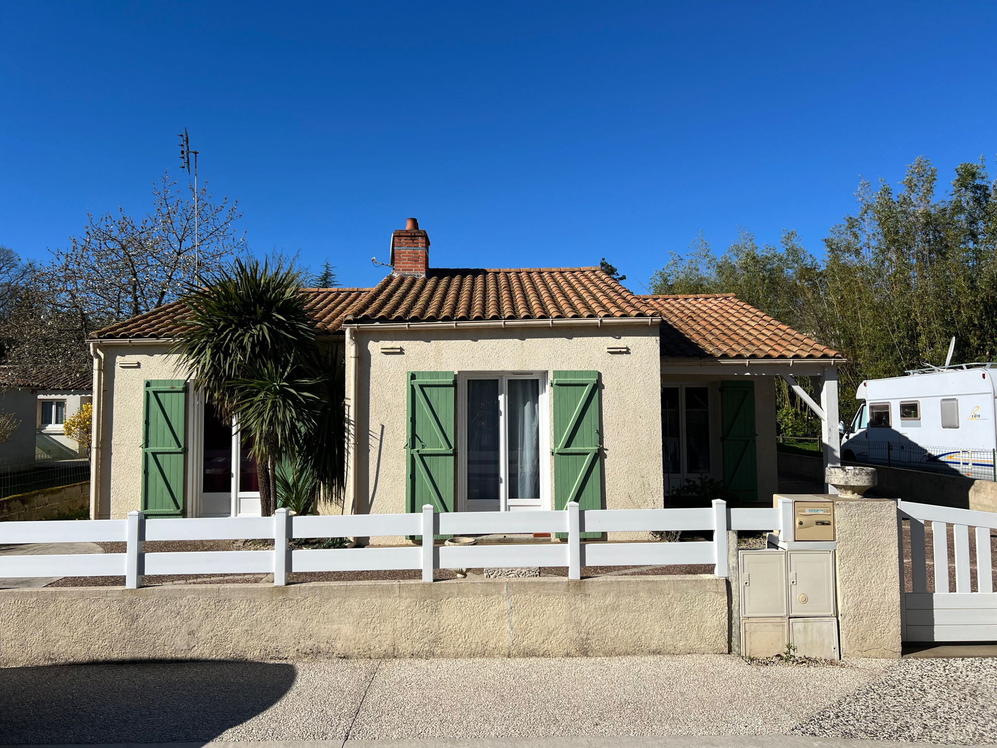 Charmante maison de bourg au jardin bucolique - L'HERMENAULT 85570