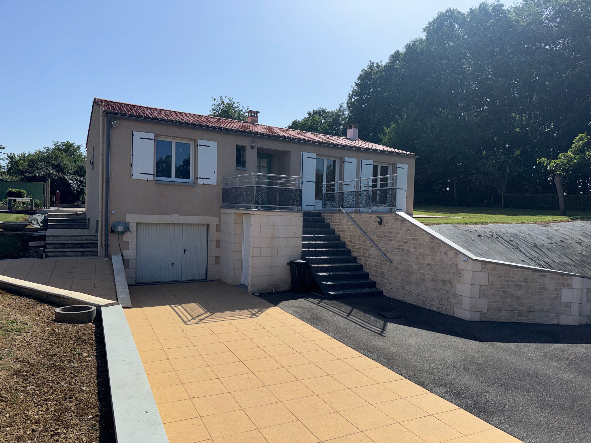 Maison familiale avec sous-sol total et grand terrain - A 10min de ST JEAN D'HERMINE 85210