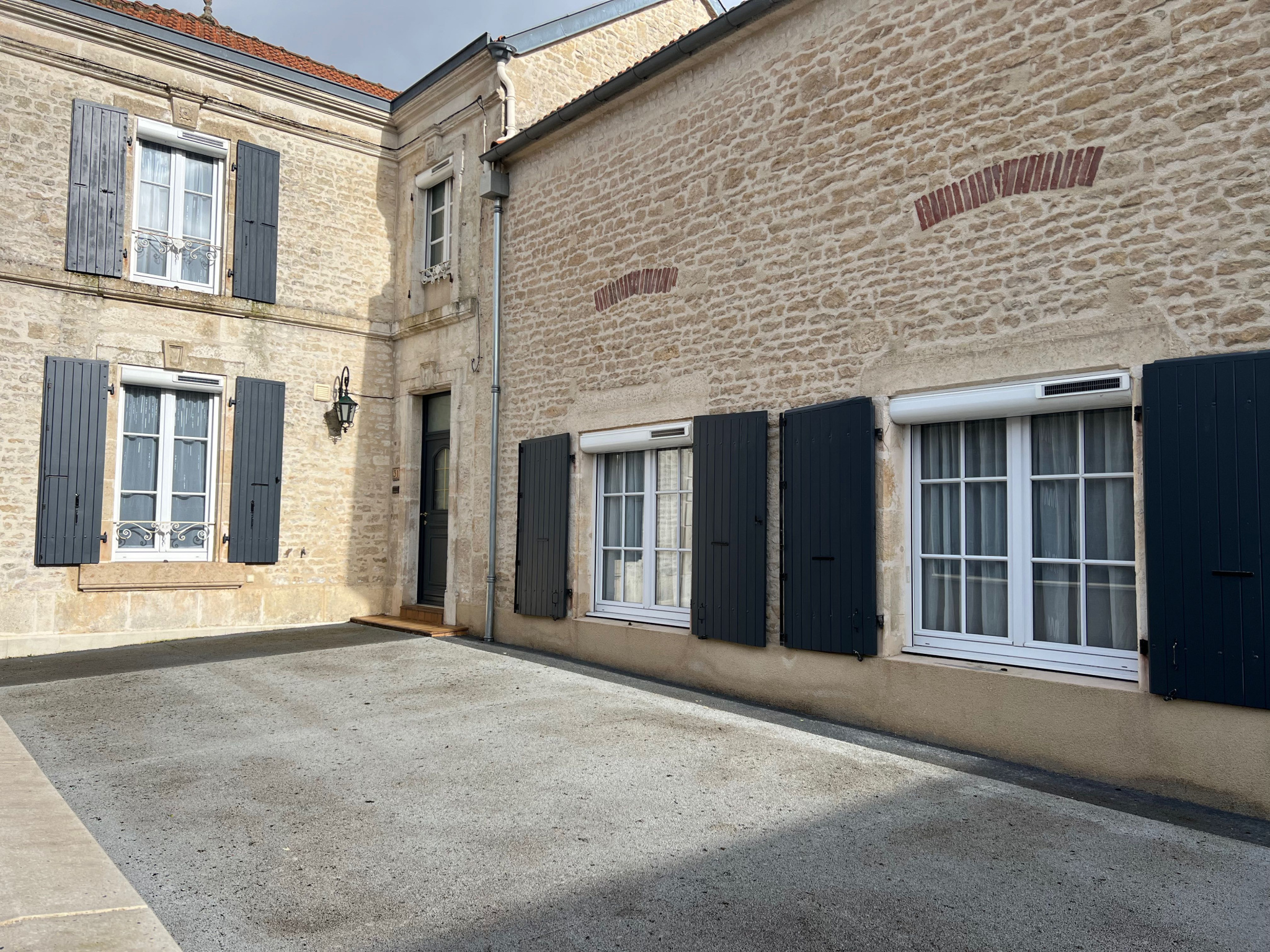Très jolie maison de bourg avec 5 chambres - A 15min de ST JEAN D'HERMINE 85210