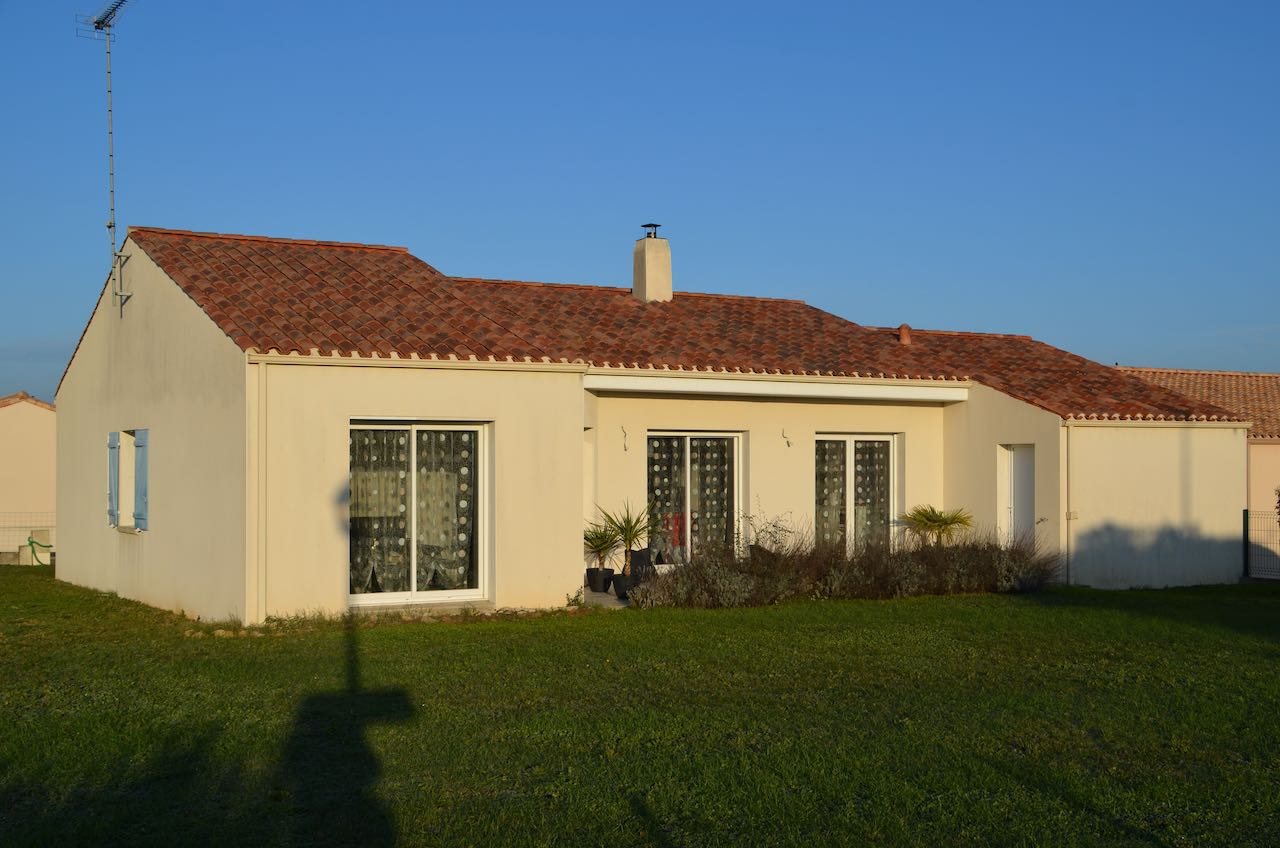 Charmante maison contemporaine de 99 m2 habitables avec grand garage et jardin clos - ST JEAN D'HERMINE 85210