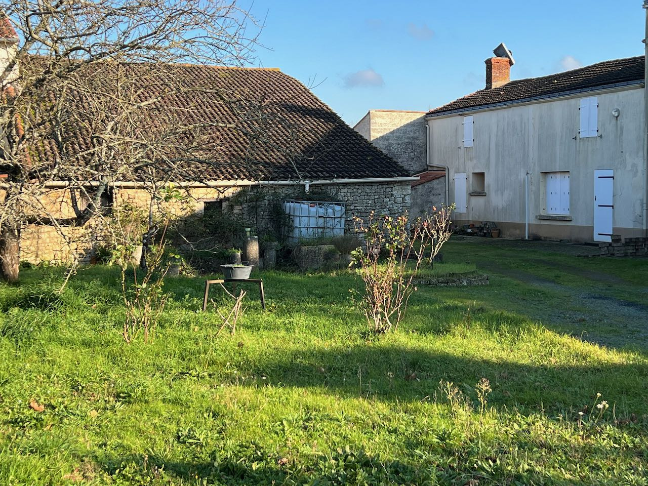 Agréable maison avec jardin - SAINTE GEMME LA PLAINE 85400